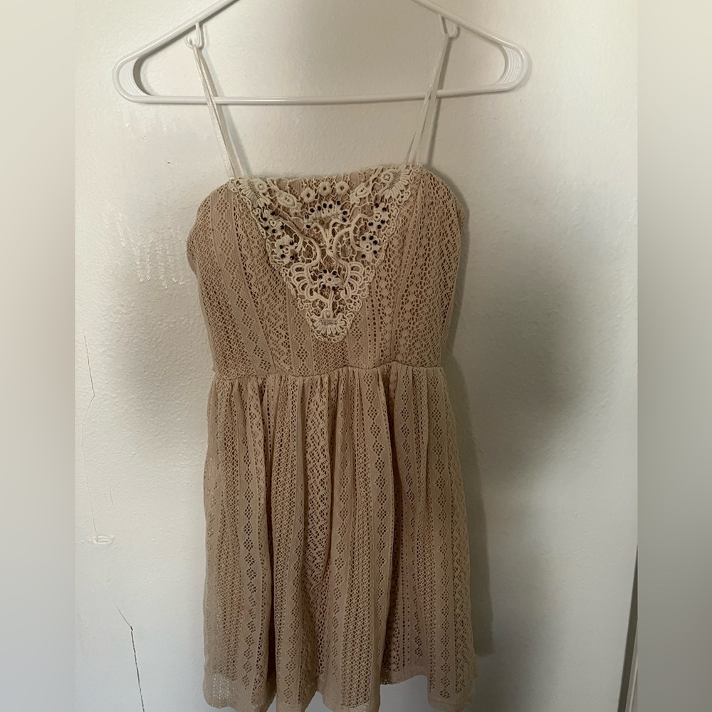 City Triangles Lace Cream Top w/ Macrame Detailing Hippie Wear for Spring/Summer